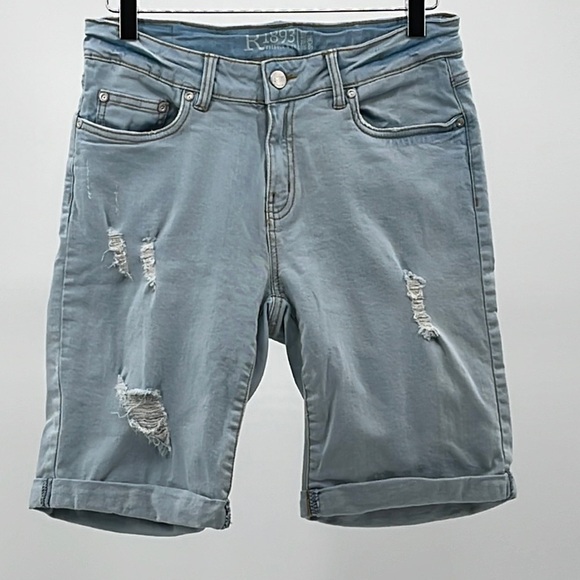 R1893 Roebuck & Co. Distressed Cuffed Bermuda Shorts in Light Wash - Size 8 - Picture 1 of 4